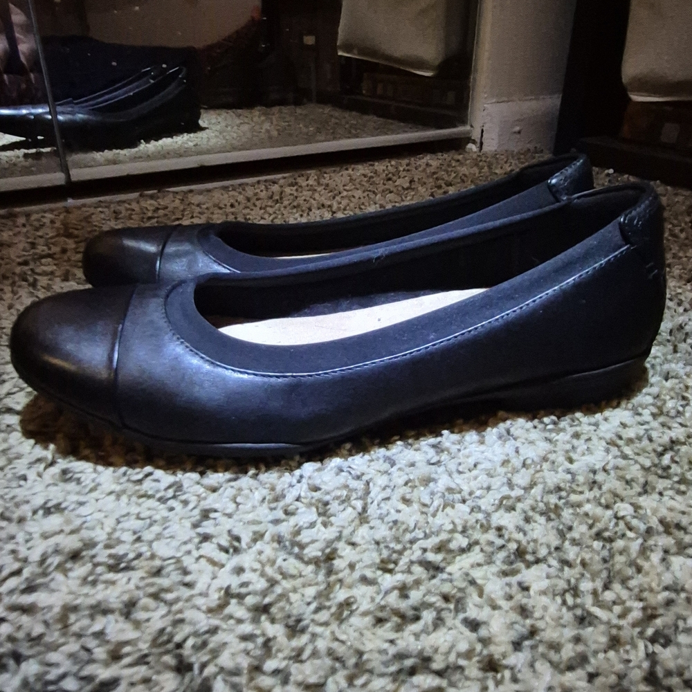 Clarks Black Women's Flats - Picture 3 of 4